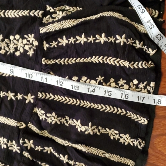 Saints And Hearts Top Boho Baby Doll Embrodery Black Tan Size Medium Floral - Picture 10 of 11